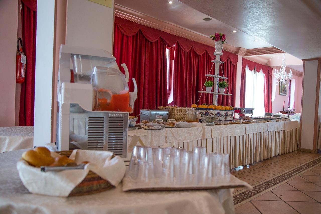 Assinos Palace Hotel Giardini Naxos Eksteriør bilde